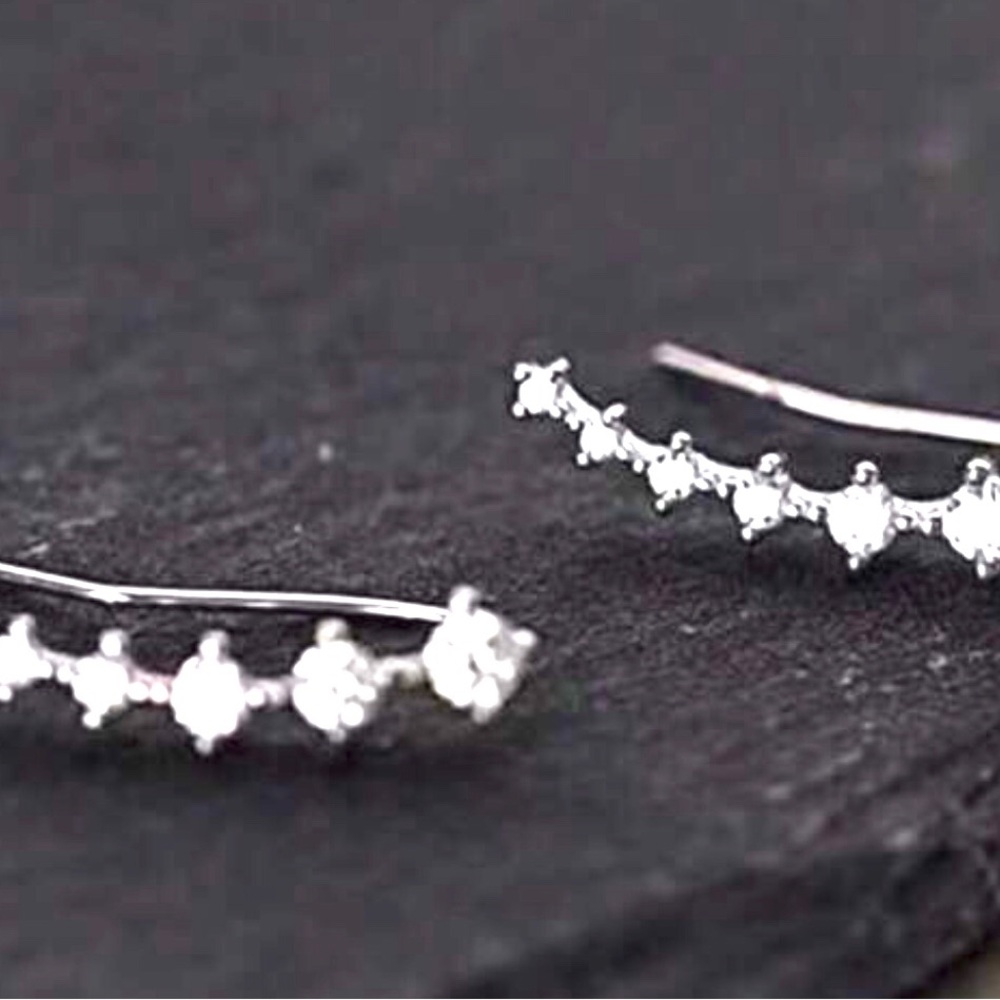 Elegant Silver Crystal Ear Cuff. New - Picture 4 of 10